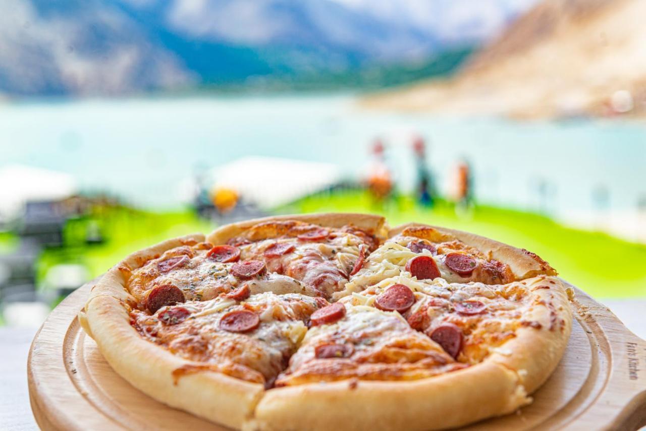 Luxus Hunza Attabad Lake Resort Karimabad  Buitenkant foto